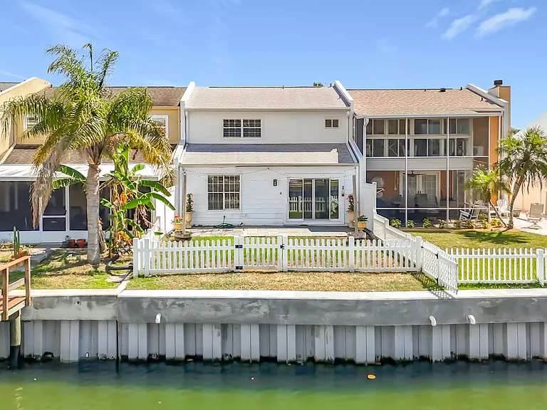 8733 Bay Pointe Dr — Photo 55