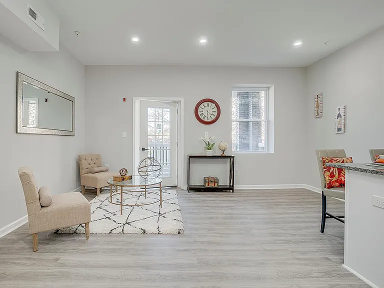 2517 Linden Ave #12 — Photo 5