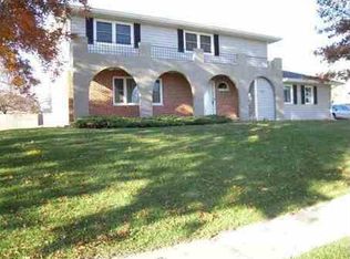 820 Olympic Dr, Waterloo, IA 50701