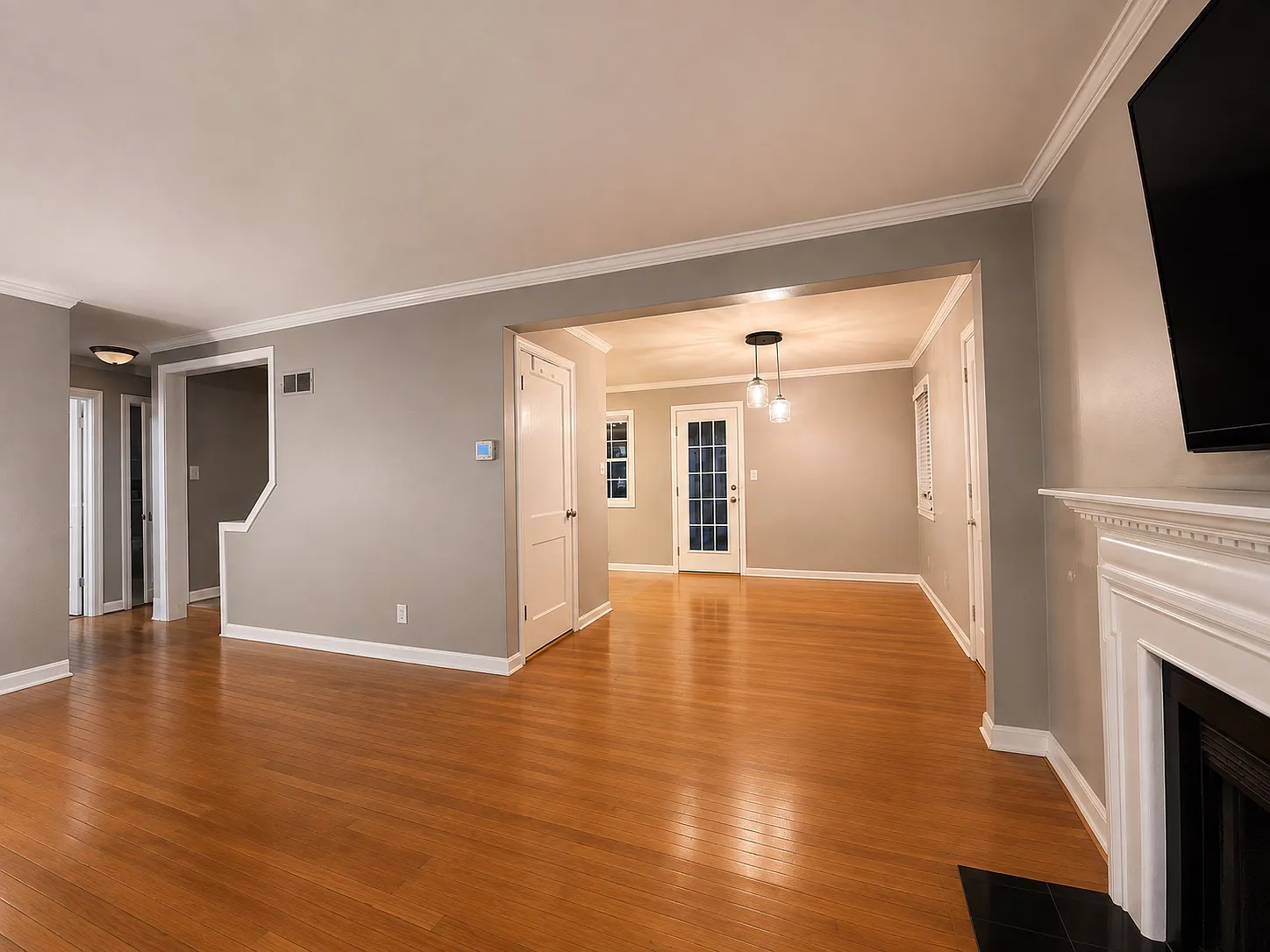3 bed, 1200 sqft, $2,700 — Photo 4