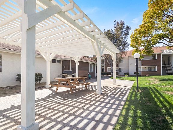 3rd image of 925-929 Saturn Blvd #26