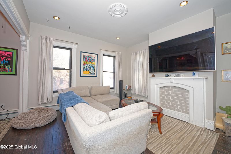 3rd image of 336 Madison Avenue