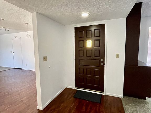 5th image of 605 S Silver Ridge St