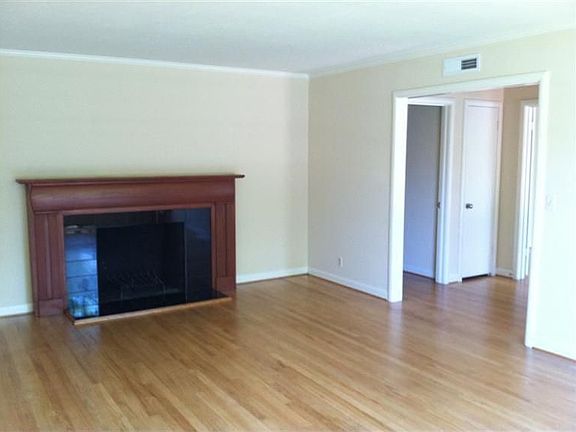 5th image of 1217 W Benjamin Holt Dr