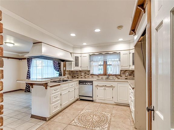 2nd image of 5412 N Stonewall Dr