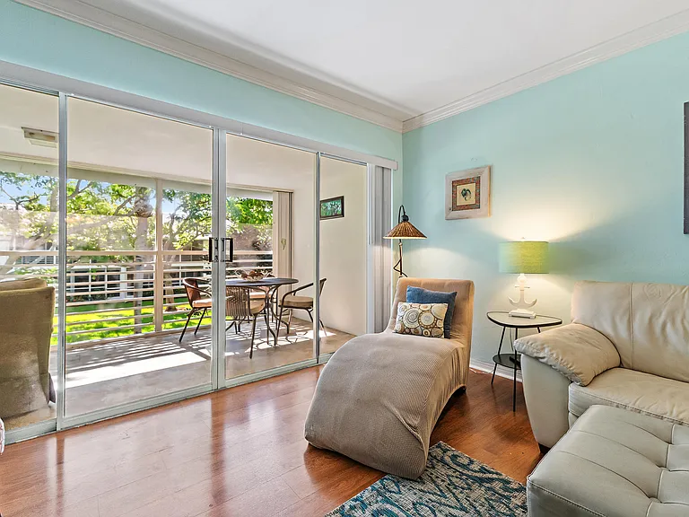 4 Westwood Ave — Photo 8