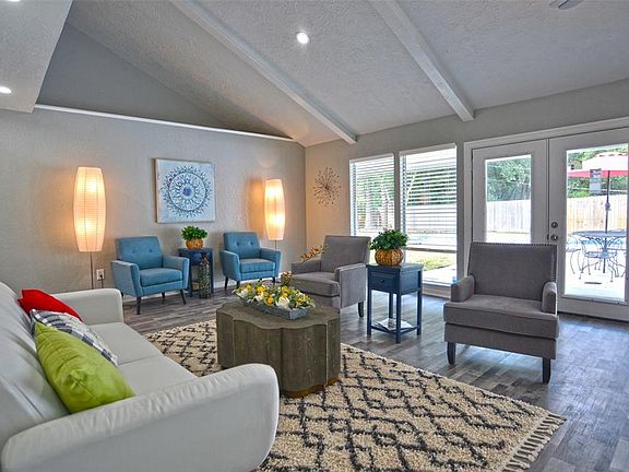 Family Room & Dining area overlook pool and large patio! Great art niche above!