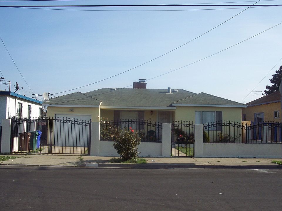 1st image of 218 S 8th St