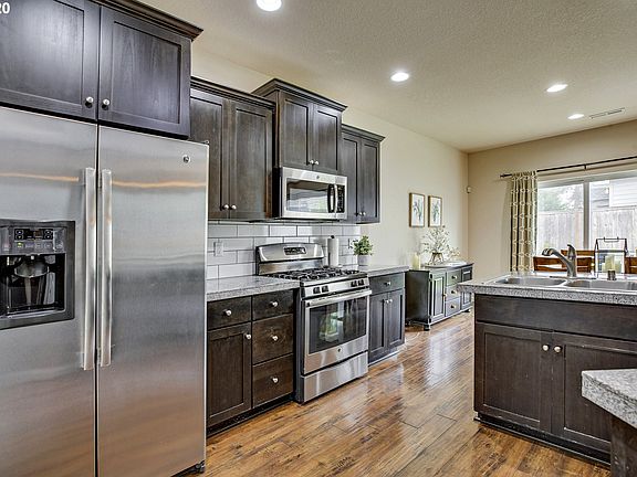 4th image of 4933 NE 26th Ave