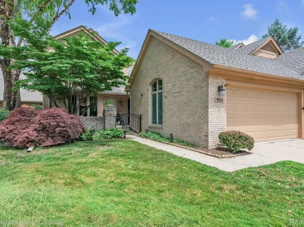 5905 Whitfield Dr, Troy, MI 48098