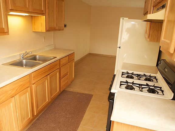 3rd image of 3709 Wellesley Dr NE APT C