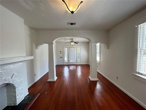 5th image of 801 Greenwood St