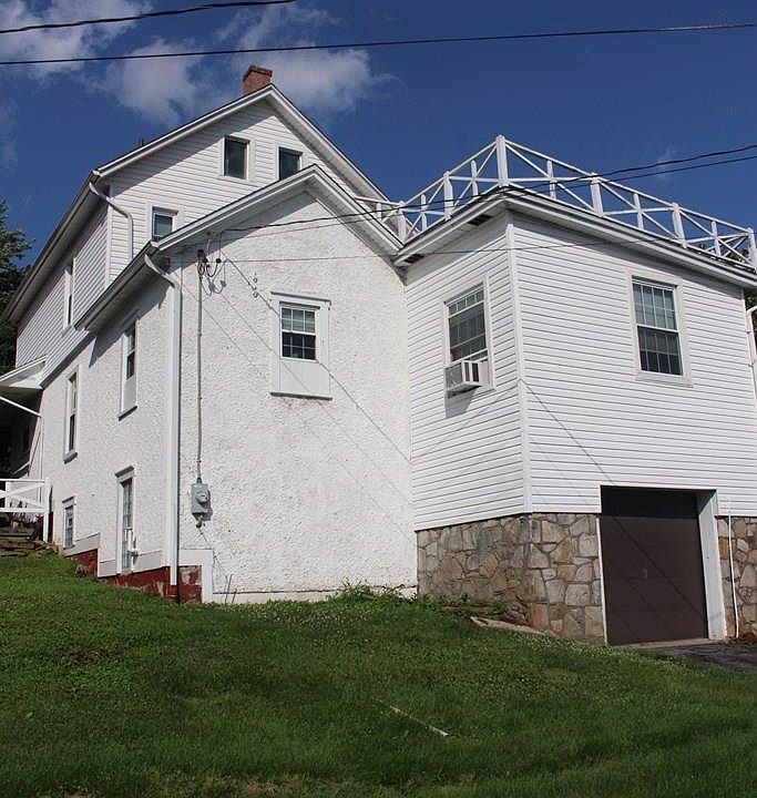 2nd image of 902 Cambria Ave