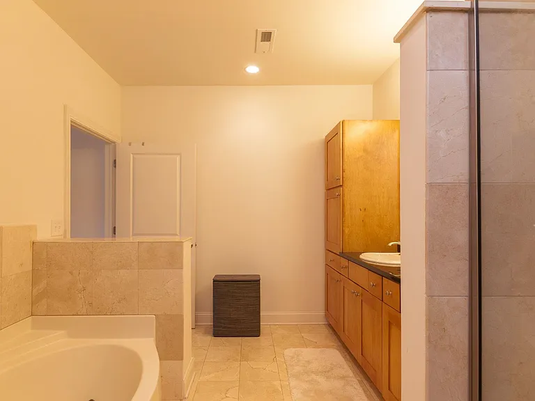 20 Avenue At Port Imperial #324 — Photo 12