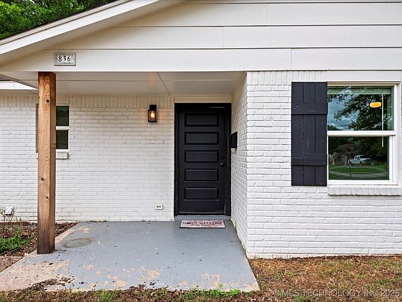 3rd image of 836 Crown Dr