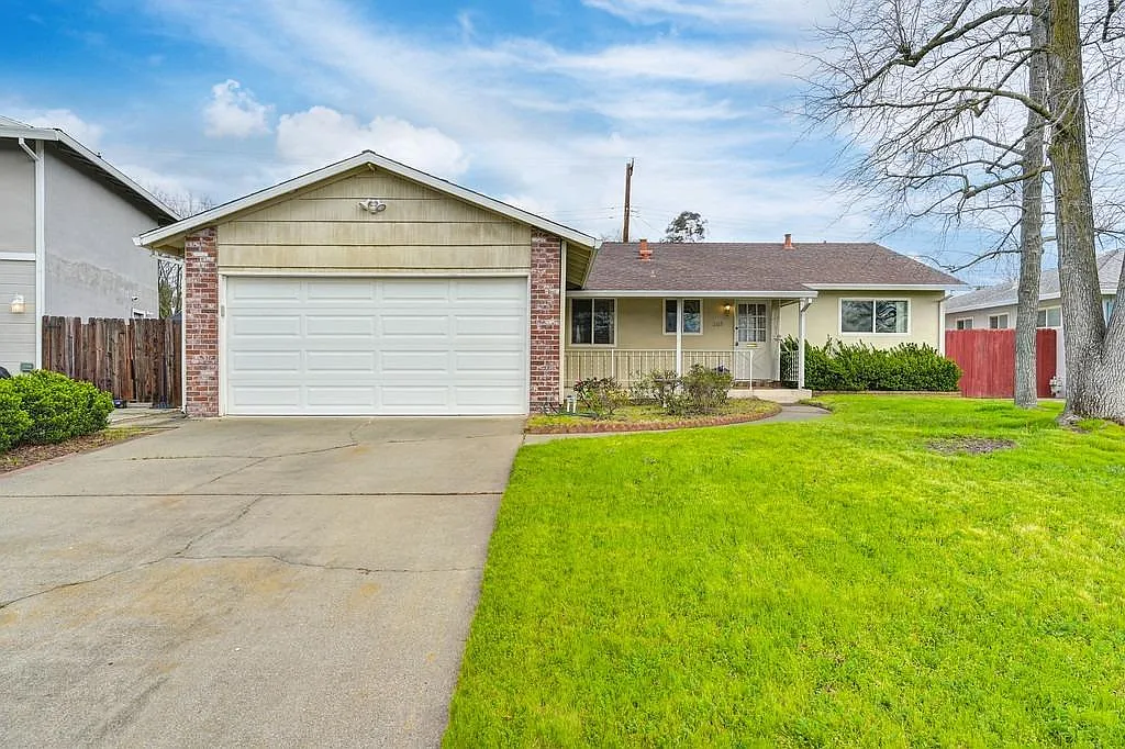 2613 Gilbert Way photo 1