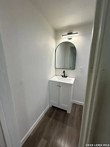 2215 N Elmendorf St — Photo 8