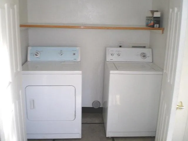 515 E Lester St — Photo 7
