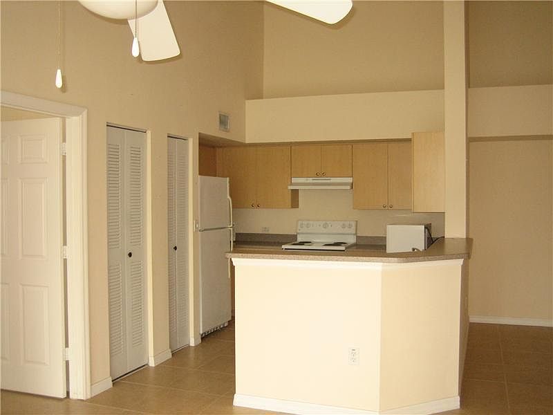 1st image of 823 Villa Cir #823