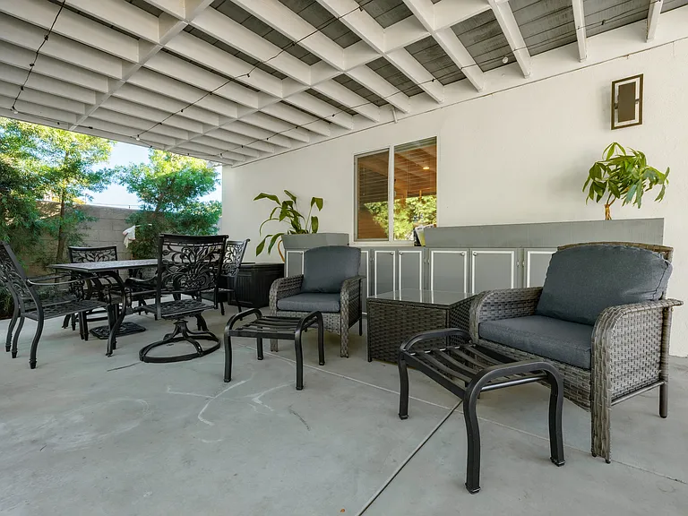 10208 S Hobart Blvd — Photo 7