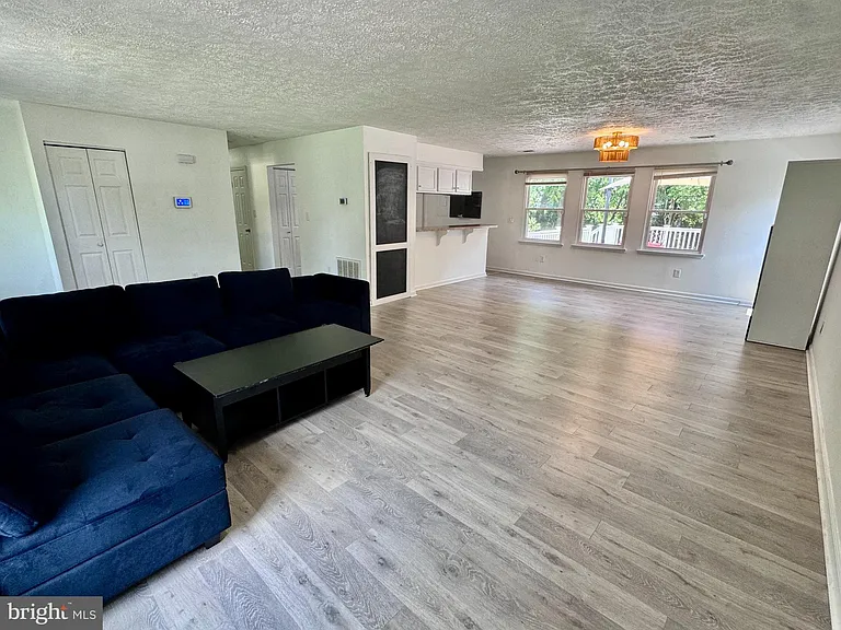 2038 Dewey Dr — Photo 5