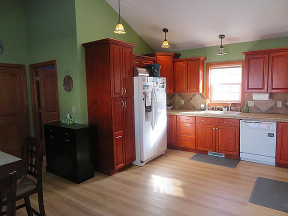 3rd image of 615 Chippewa St