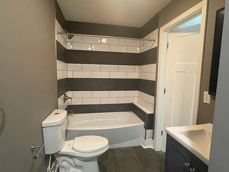 1447 Beecher St SW — Photo 6