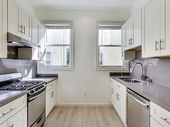 5th image of 2619 Mission St #1