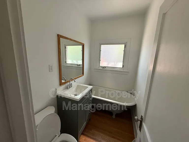 804 11th St #1 — Photo 9