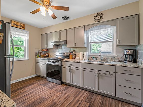 3rd image of 6918 Parkside Ave