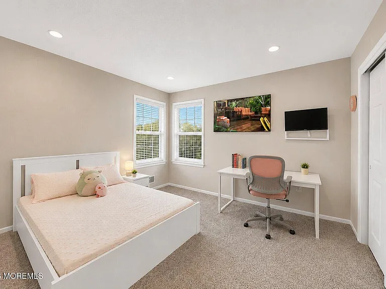 14 Heathrow Ct — Photo 34