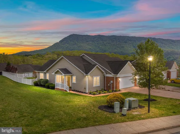 141 Daniel Ct, Strasburg, VA 22657