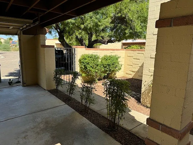 8144 E Rivenoak Dr — Photo 8