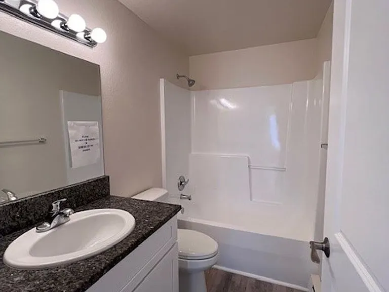 5684 Eagle Pkwy — Photo 14