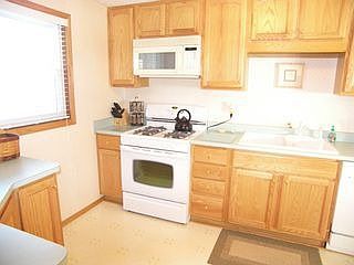 3rd image of 1035 Alden Dr