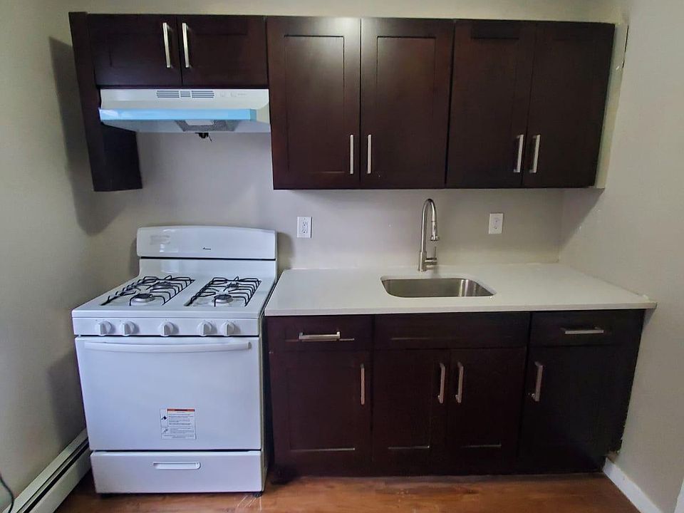 1st image of 240 S Munn Ave Floor 1