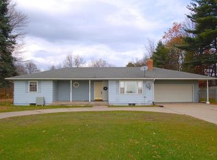 27212 Redfield St, Edwardsburg, MI 49112