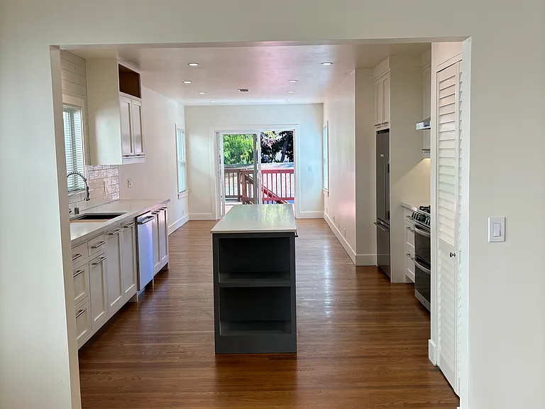 385 Alcatraz Ave #385 — Photo 9