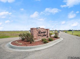 555 Harvest Ln, Port Allen, LA 70767