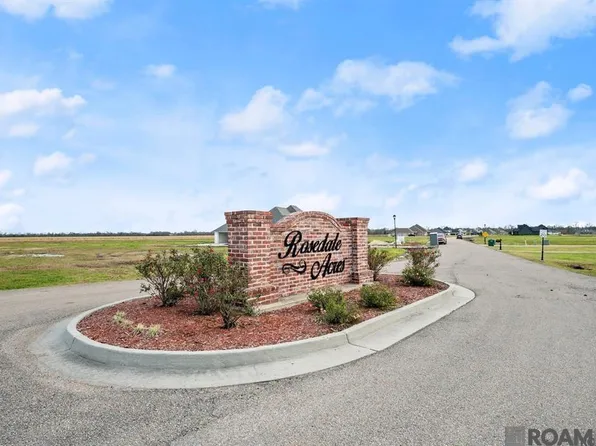 555 Harvest Ln, Port Allen, LA 70767