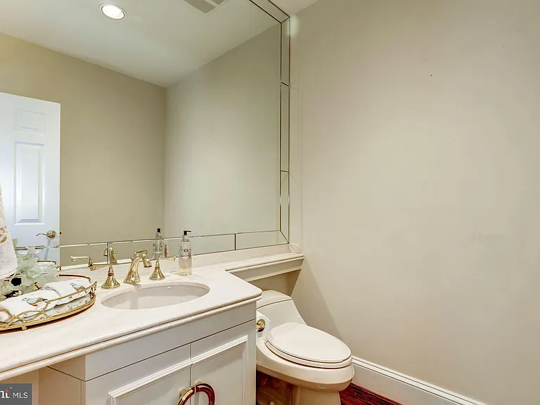 9909 Avenel Farm Dr — Photo 23