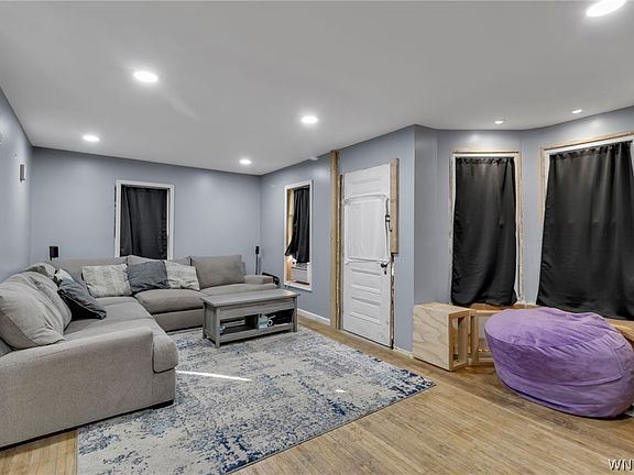 2nd image of 2961 Franklin St