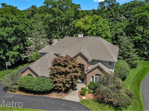 3401 Green Hill Ct, West Bloomfield, MI 48324