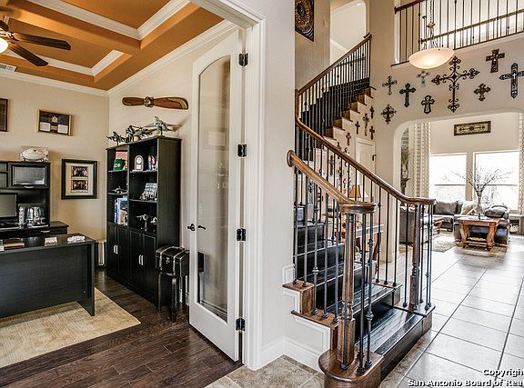 4th image of 322 Evans Oak Ln
