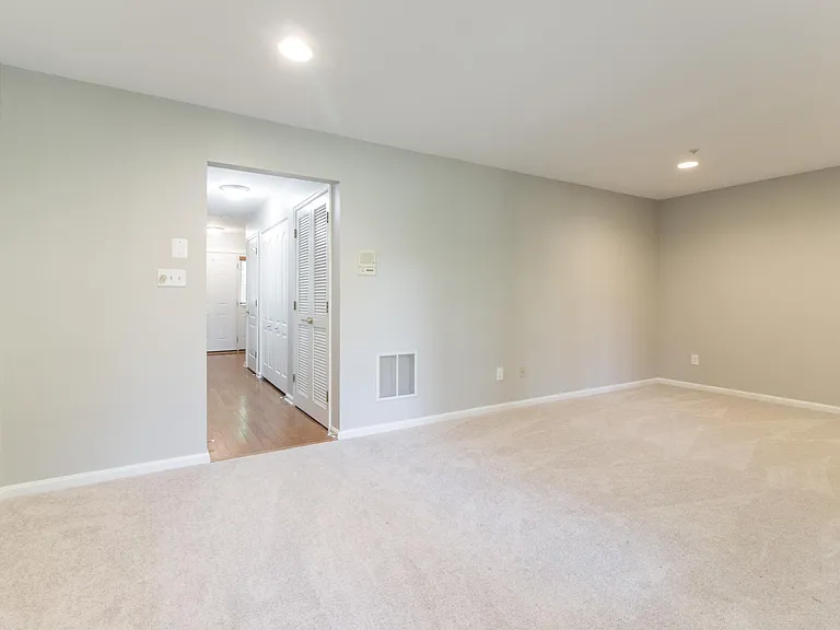 733 Mashie Ct — Photo 10
