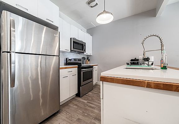 2nd image of 2099 Pacific St #1R