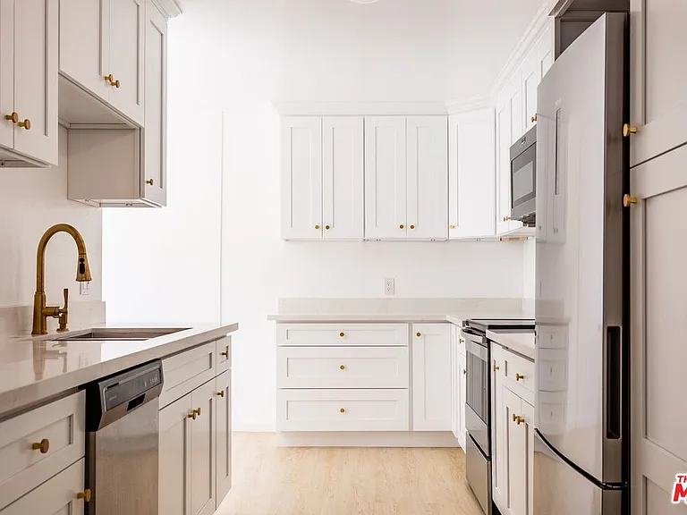 406 N Oakhurst Dr #105 — Photo 10