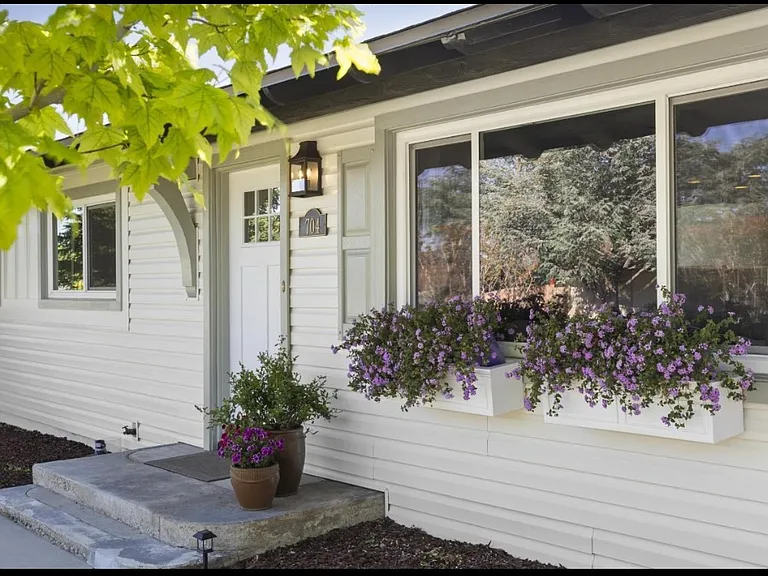 704 Elm St — Photo 17