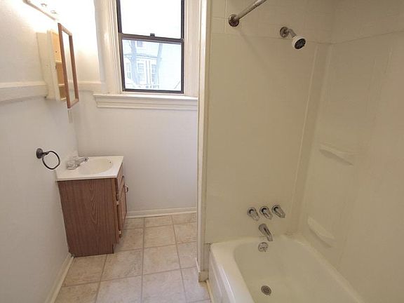 5th image of 7720 Waverly St #1