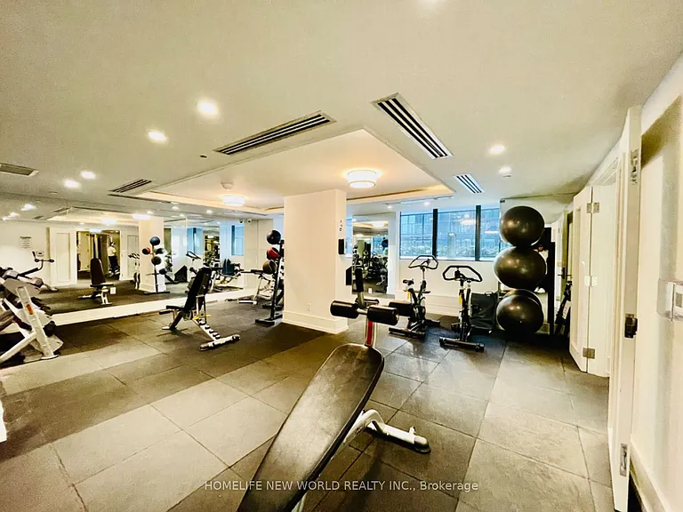 955 Bay St #814 — Photo 7
